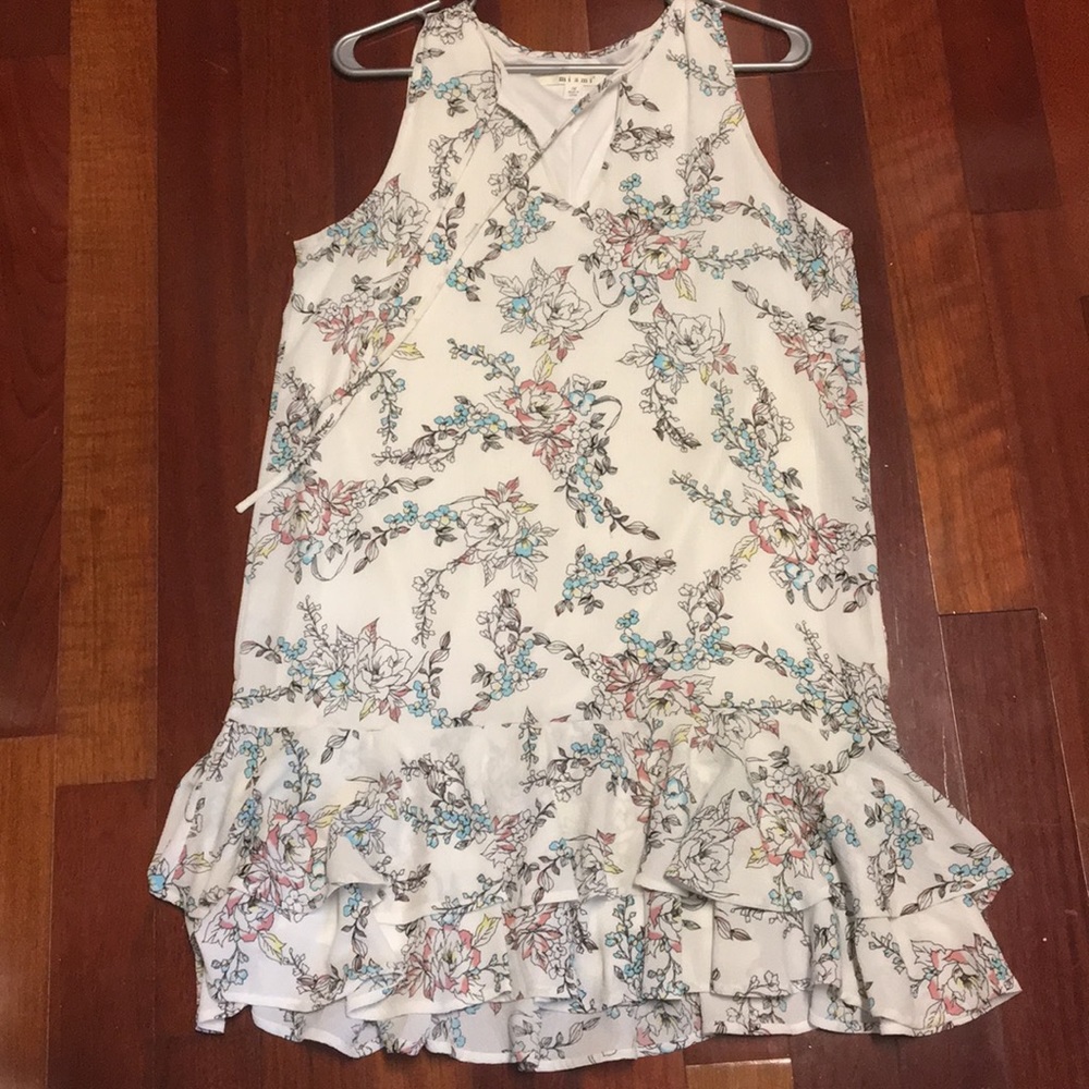 White floral dress with cute ruffle